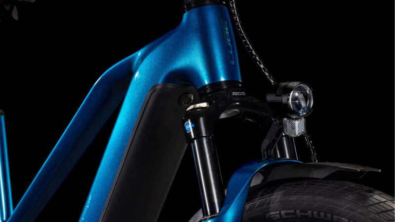 Cube Kathmandu Hybrid EX 800 Lady electricblue´n´chrome – Bild 7